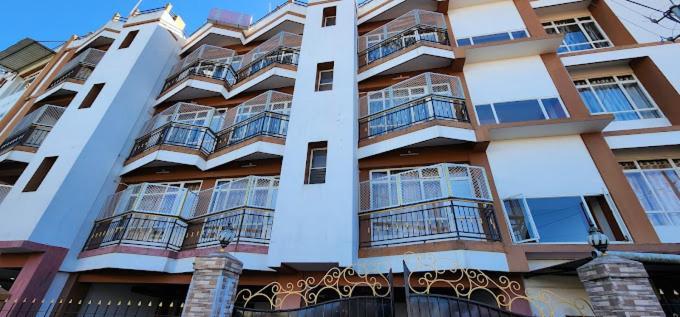 Holiday Hush Haven Hotel Шилонг Екстериор снимка