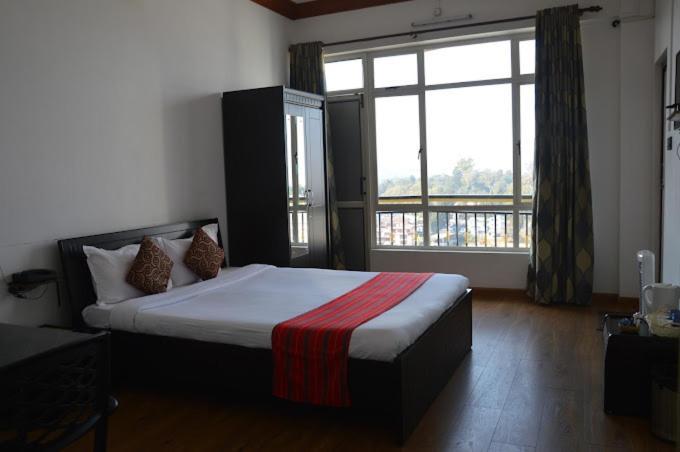 Holiday Hush Haven Hotel Шилонг Екстериор снимка